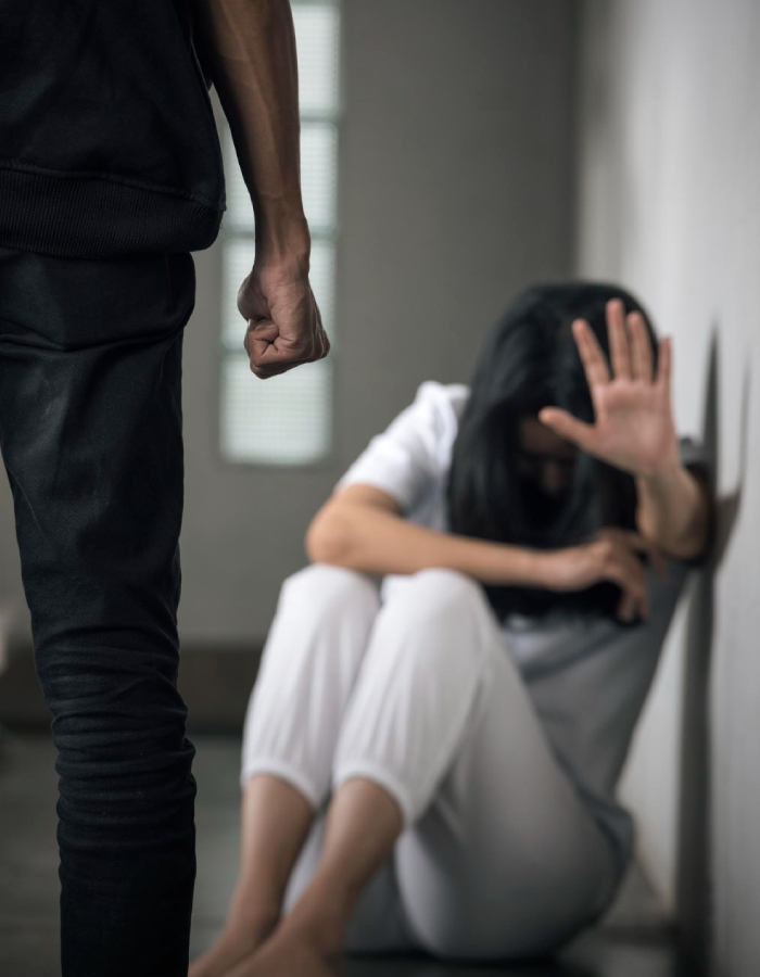 Personne reculant face à une situation de violence domestique